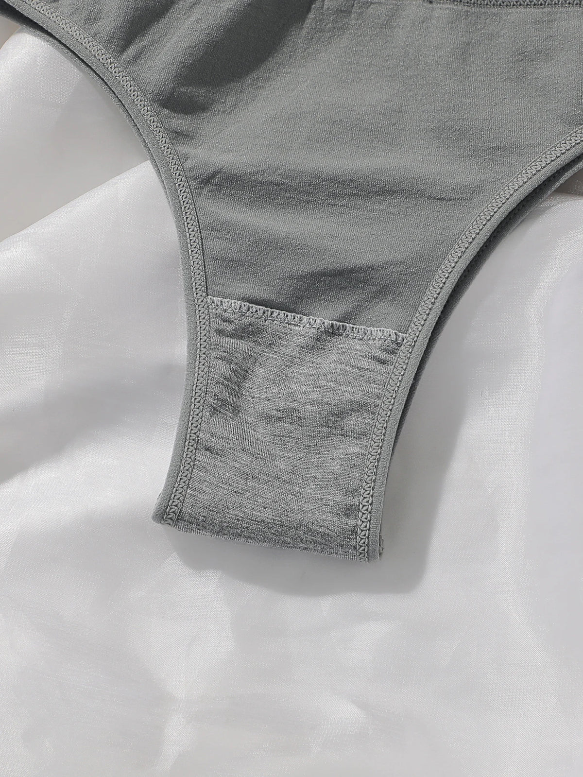 Seamless thong sports yoga comfortable seamless underwear sexy solid color women's underwear Z626