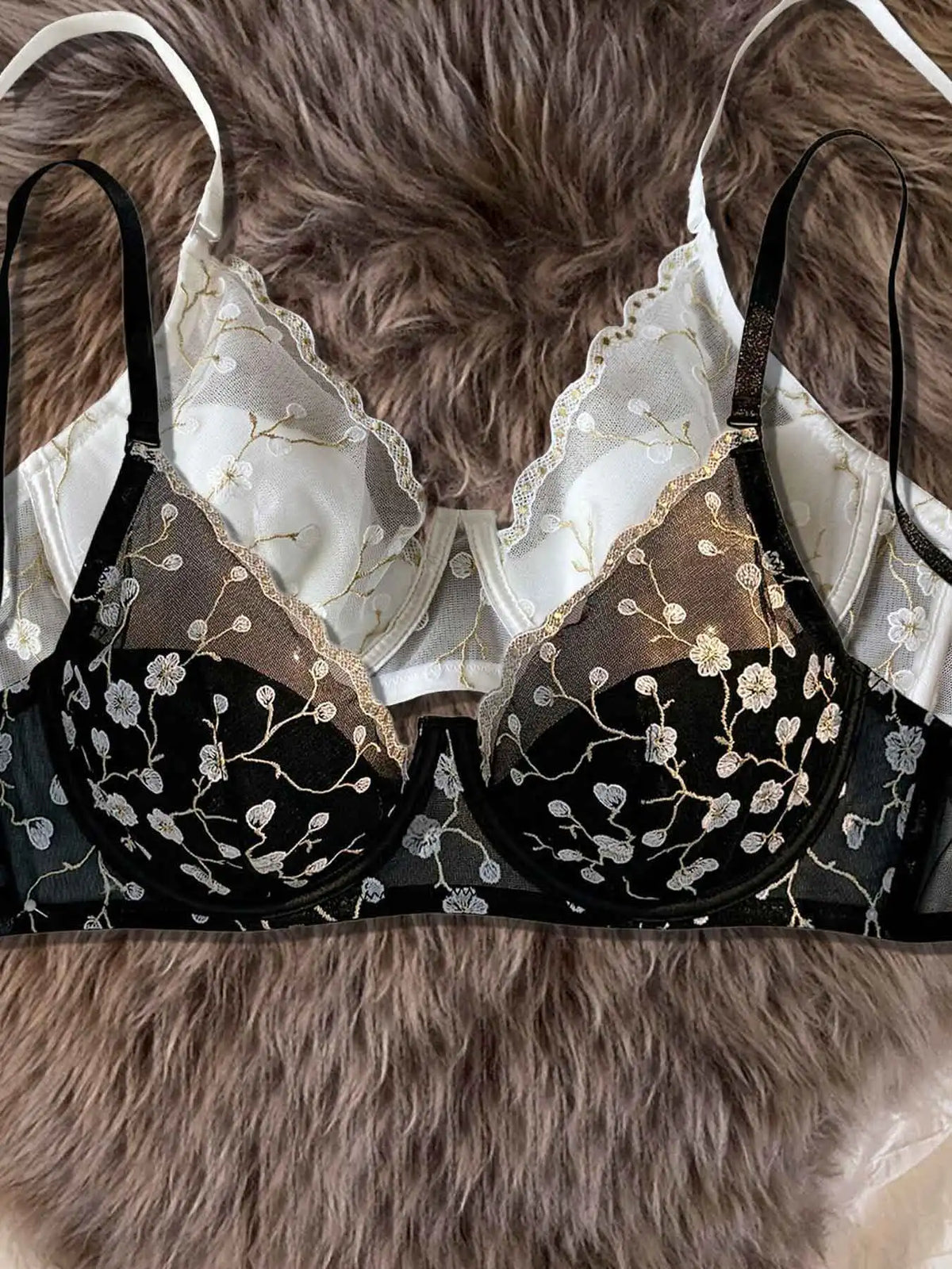 Underwear for Girls, Summer Thin Style, Pure and Sweet, Embroidered Lace, Underwire, Slimming, Deep V, Beautiful Back Bra