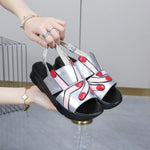 Summer New Thick Soled Lightweight Flat Bottomed Women's Shoes Anti Slip Beach Shoes Outdoor Sandals