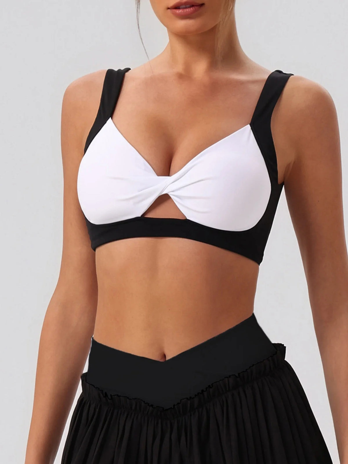 Sexy Detachable Sports Bra Women Color Contrast Hollow Out Front Twisted Gym Workout Yoga Underwear Athletic Training Crop Top
