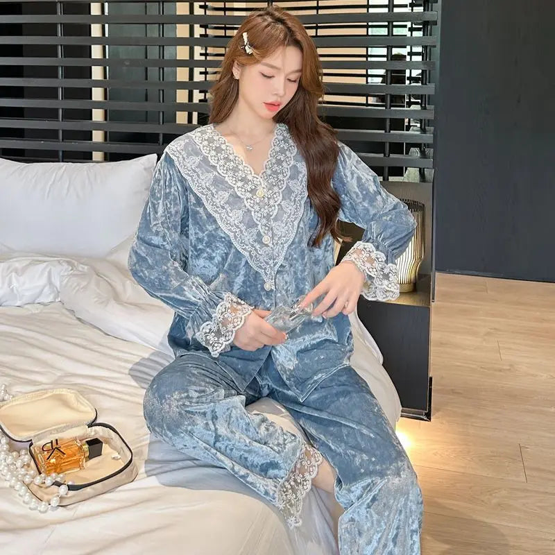 New Autumn and Winter Small Cherry Lace Edge Gold Velvet Pajamas Women's Long-sleeved Sweet Casual Home Clothing Set 2025