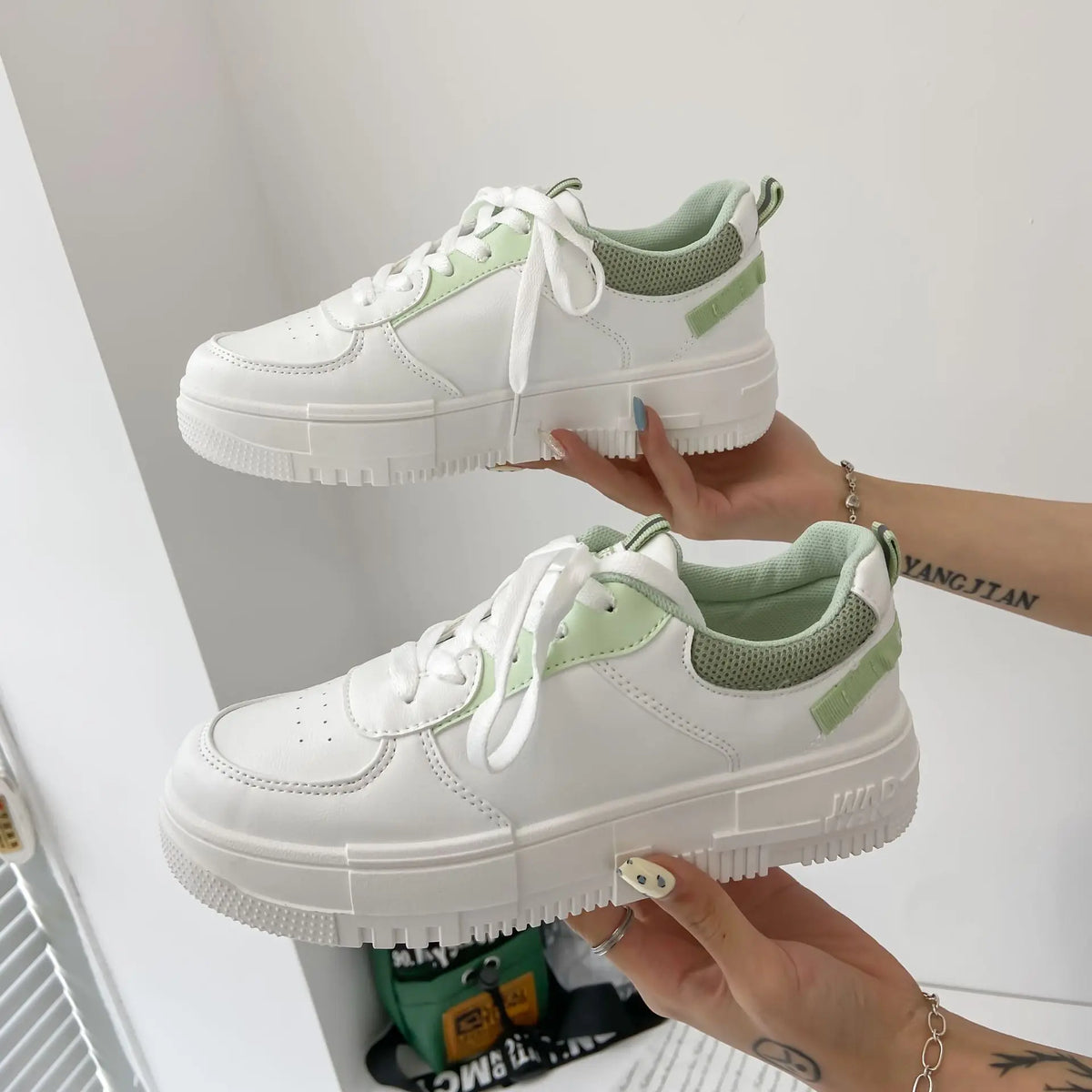 2022 Fashion Spring New Designer Hot Sale White Shoes Female Platform Sneakers Women Tenis Feminino Casual Female Shoes Woman