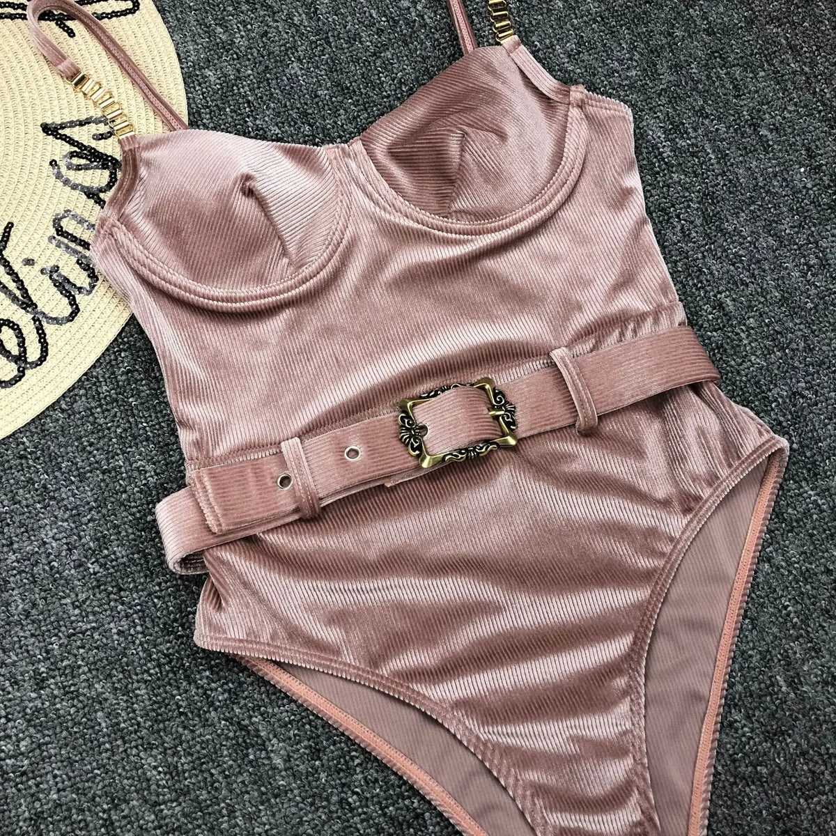 2026 High Quality Sexy One Piece Swimsuit Swimwear Women Push Up Pit Striped Metal Chain Straps Bathing Suit Beachwear with Belt