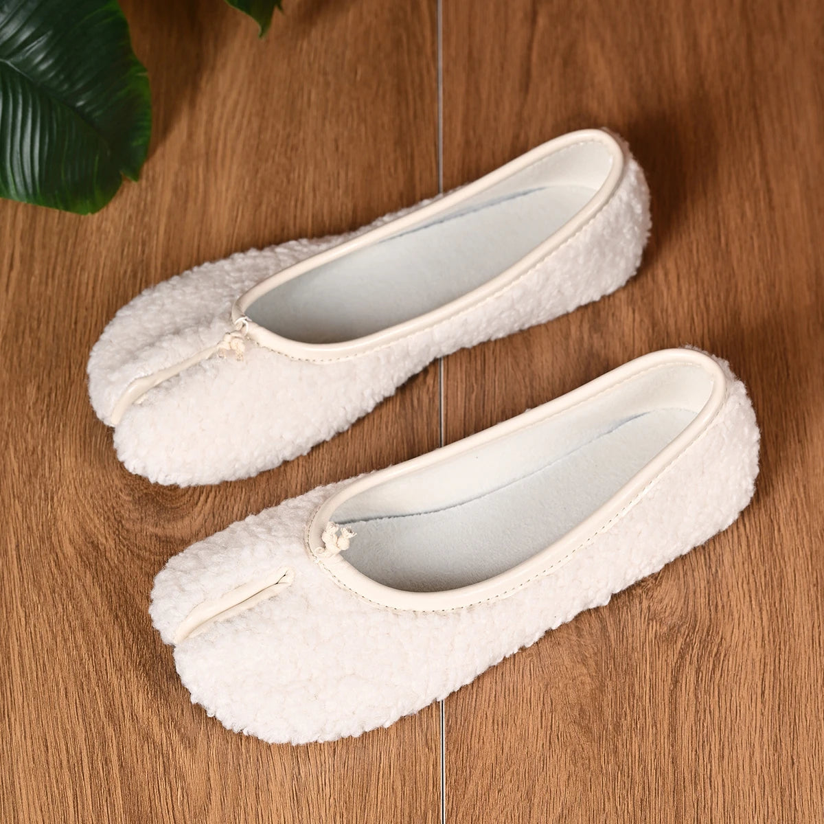 Women Tabi Split Toe Fuzzy Fleece Ballet Flats Slip‑On Warm Plush Soft Sole Winter Casual Daily Flat Shoes