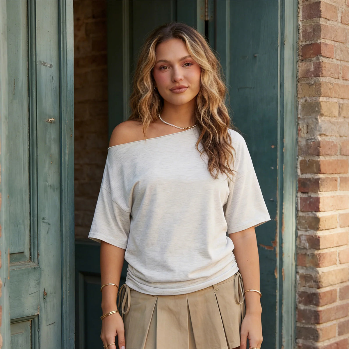 Women's Solid Color Going out Tops Off-Shoulder Tops Trendy Fitted Waist Ruched Short Sleeve T-shirts for Streetwear