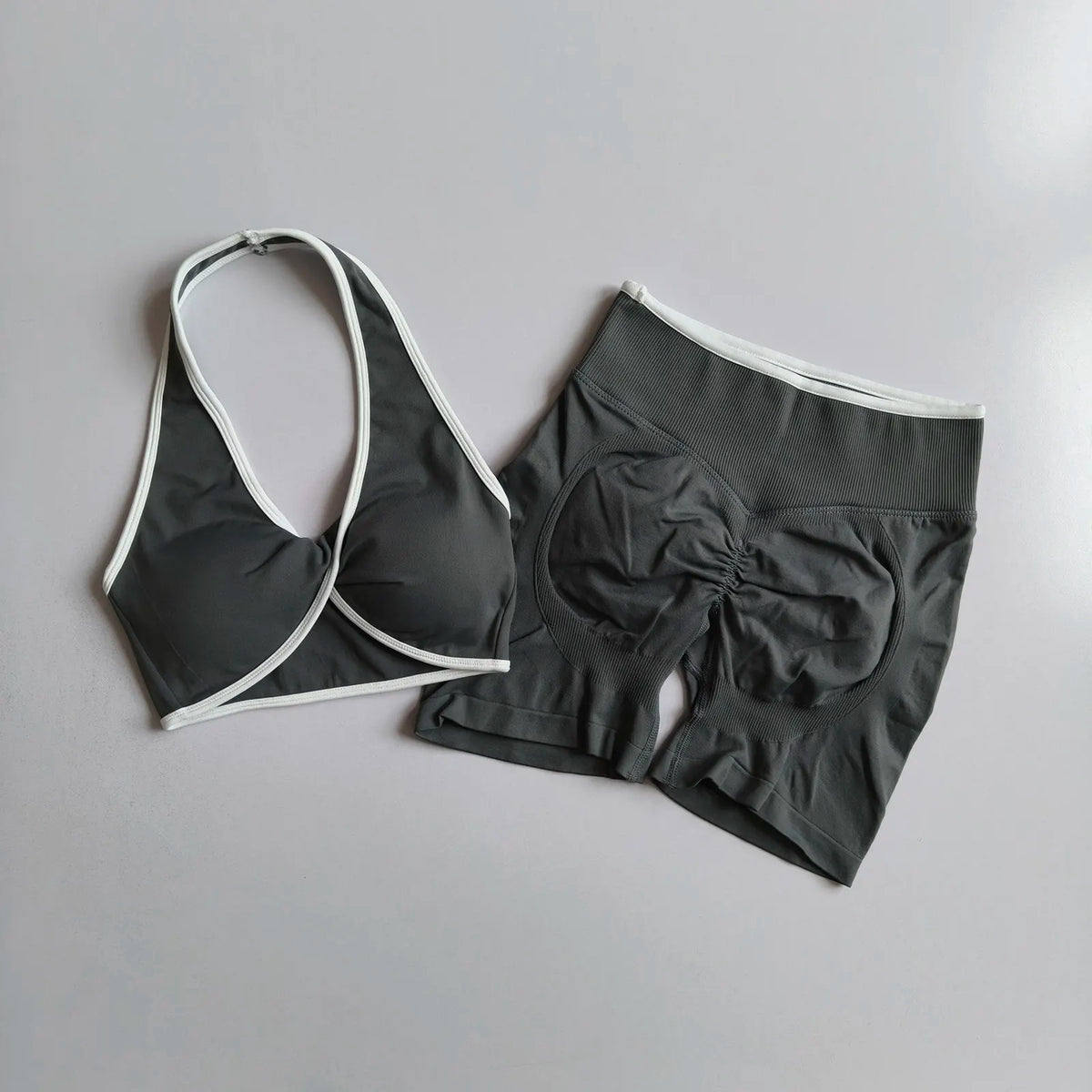2pcs Women's Seamless Push-up Sports Vest Bra Set with High Elastic Hip Lifting Shorts for Running Aerobics Yoga