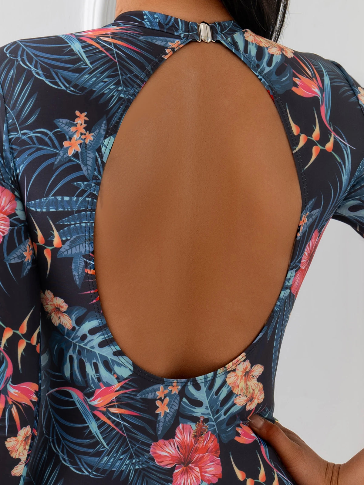 Ladies 2025 One-Piece High Collar Backless Fashionable Swimsuit Long Sleeve Suitable for Summer Beach And Swimming Pool