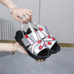 Summer New Thick Soled Lightweight Flat Bottomed Women's Shoes Anti Slip Beach Shoes Outdoor Sandals