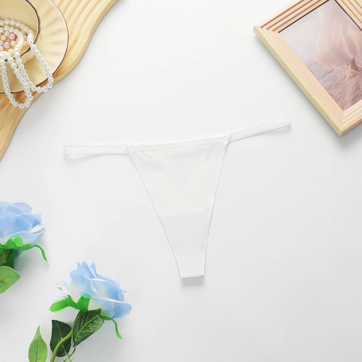Women's New Multi-Color Invisible Casual Sexy Simple And Comfortable Solid Color Thong Underwear C359