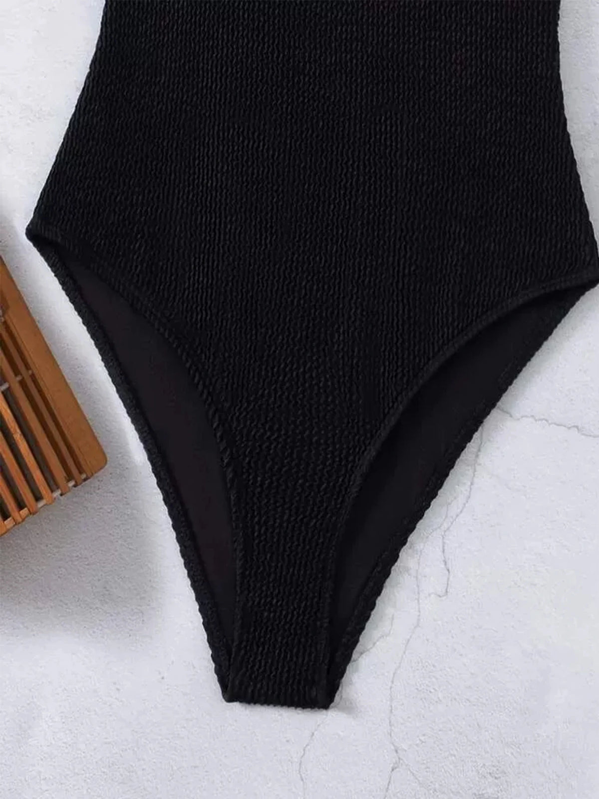 Ladies Solid Stripe One-Piece Swimsuit Comfortable Strap Offers Best Support Fashionable Design for Summer Beach And Pool Days