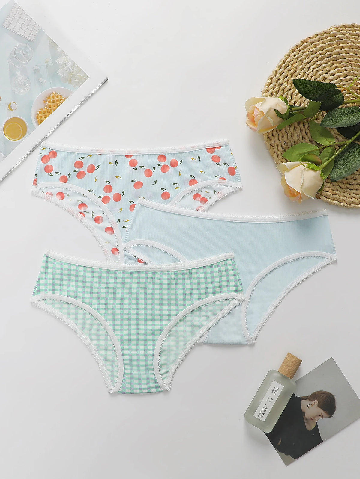 3 pairs of contrasting sweet style underwear, fruit printed women's triangle pants, plaid lace underwear C898
