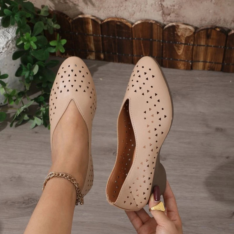 2026 New Women's Vintage Pointed-Toe Pumps - Low Cut Perforated Chunky Heel shoes, Slip-On Casual Shoes for Summer Daily Wear