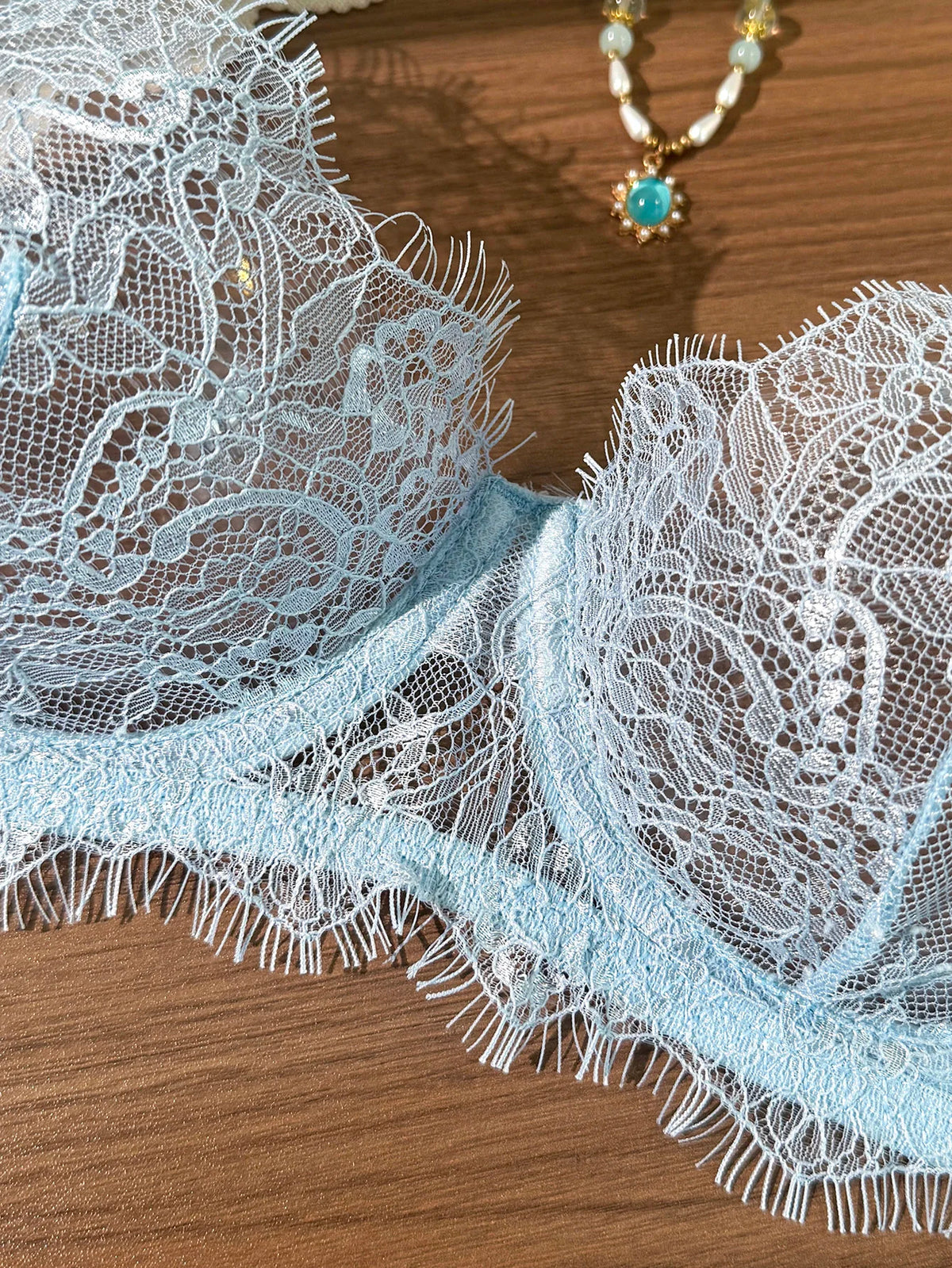 Ladies' Basic Style Thin Lace Bra And Panty Set Seamless Single Layer Eyelet Underwear Comfortable Intimate Apparel