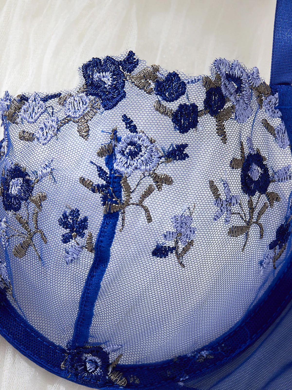 Blue Embroidered Floral Lingerie Set - Sexy Bra And G-string Combo with Heart Decoration Underwear Set for Women ZA824026