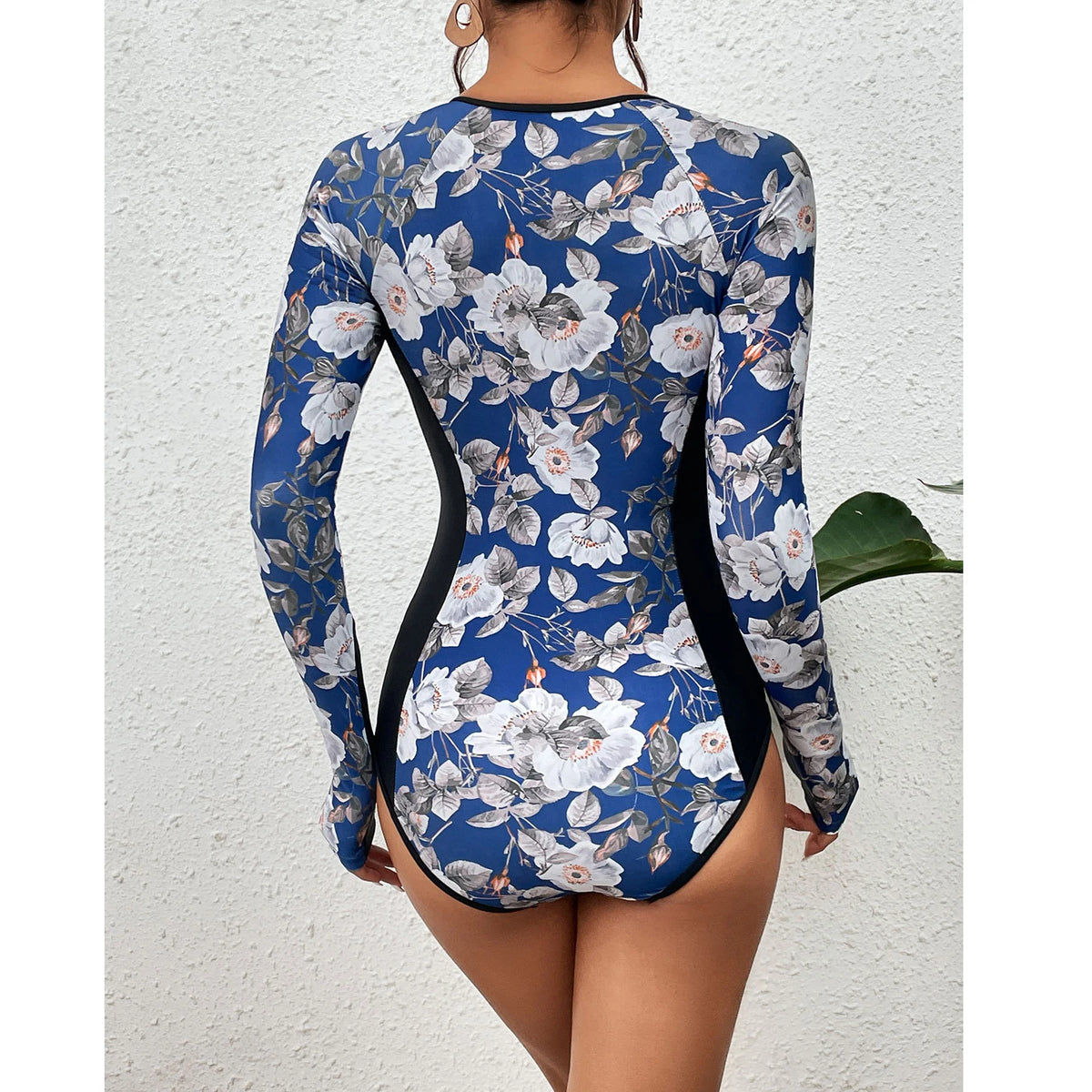 2026 Surfing Sport Swimsuit Long Sleeves Women One Piece SwimsuitSwimwear Solid Monokini Bathing Suit Tropical Bodysuit Female