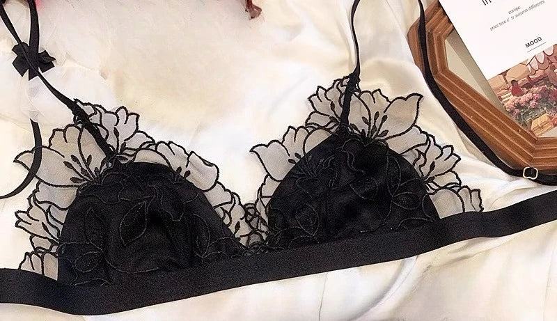 French Embroidery Lace Bralette Wireless Triangle Cup Bra for Women Elegant Underwear Set Thin Straps Small Chest Cover MOYISU