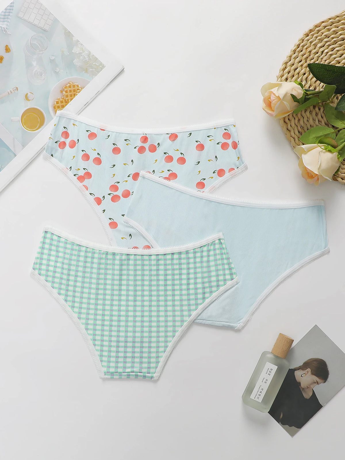 3 pairs of contrasting sweet style underwear, fruit printed women's triangle pants, plaid lace underwear C898