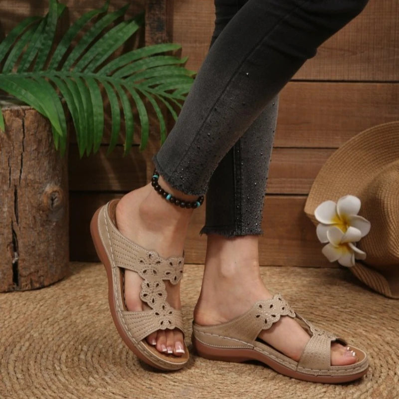 New Women Slippers Embroider Flowers Leather Women's Sandals Outdoor Light Casual Wedges Slippers Slip on Summer Shoes for Woman