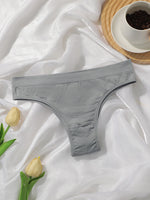 Seamless thong sports yoga comfortable seamless underwear sexy solid color women's underwear Z626