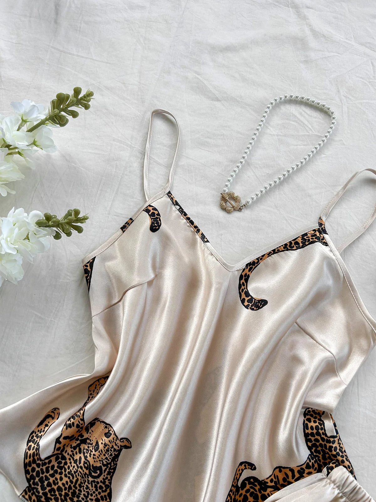 Women Sleepwear Summer Ice Silk Stain Comfortable 2pcs Pajamas Set V Neck Leopard Print Tops and Long Pants Loungewear