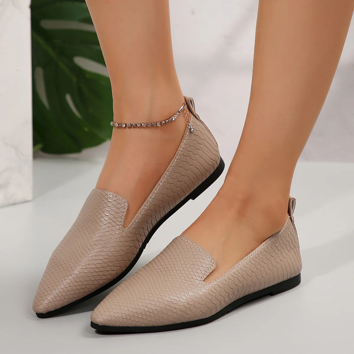 Summer Large Size 43 Women Shoes 2025 Simple Lightweight Flat Shoes Women Pointed Non Slip Soft Sole Casual Shoes Women Loafers