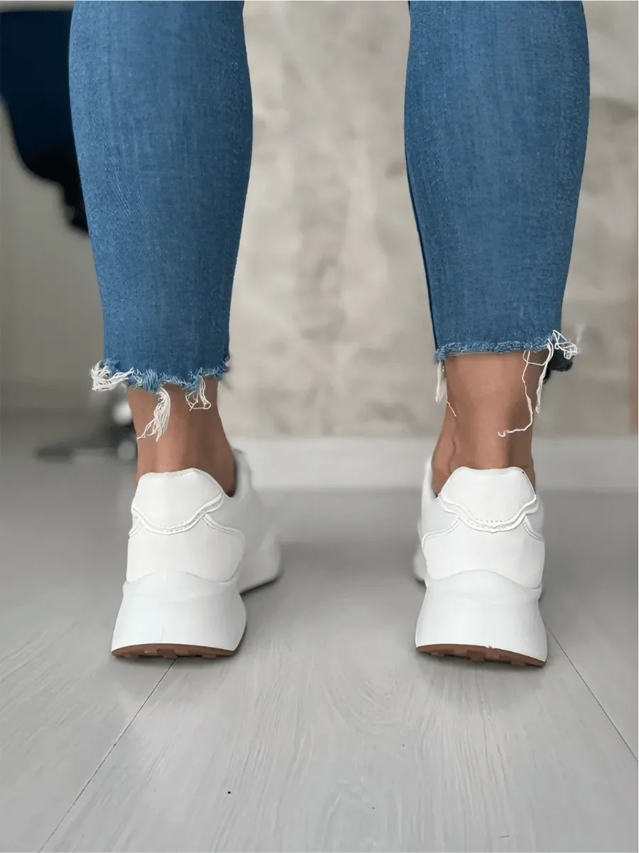 Alyssa Sneakers: Stylish Footwear
