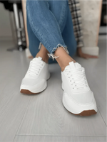 Alyssa Sneakers: Stylish Footwear