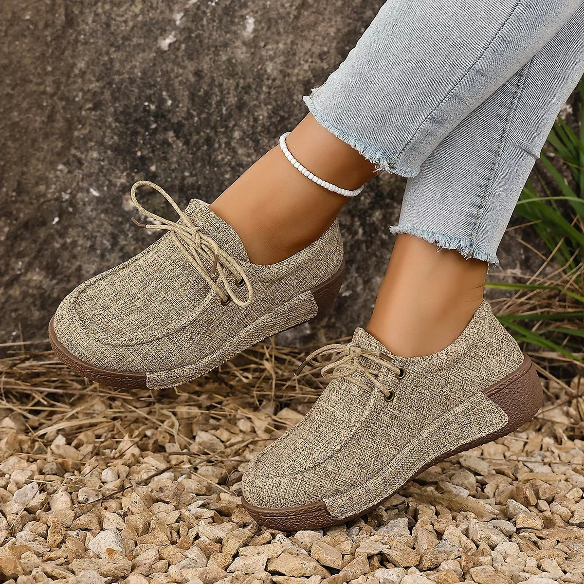 Round ToeLace-Up Sneakers