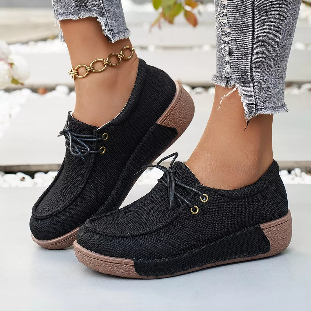 Round ToeLace-Up Sneakers