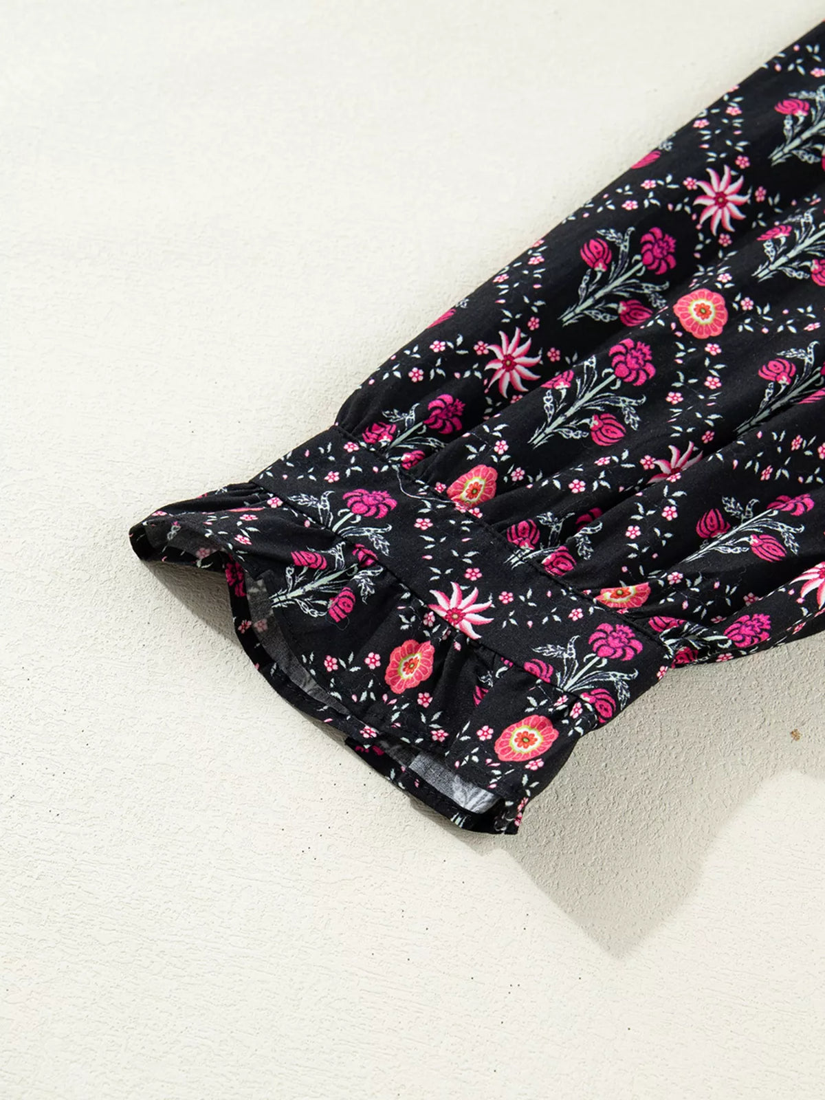 Contrast V Neckline Bracelet Sleeve Vintage Floral Blouse