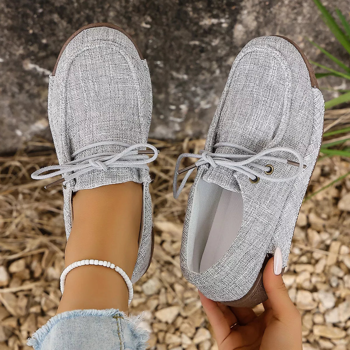 Round ToeLace-Up Sneakers