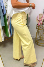 Solid Color Scalloped Patch Pocket Shift Jeans