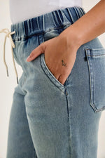 Judy Blue Hight Waist Wilhelmina Baggy Jeans with Md Aged Stone Blue Wash