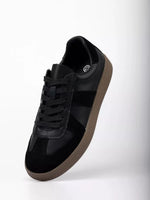 Gloria Sneakers: Stylish Comfort for Any Adventure
