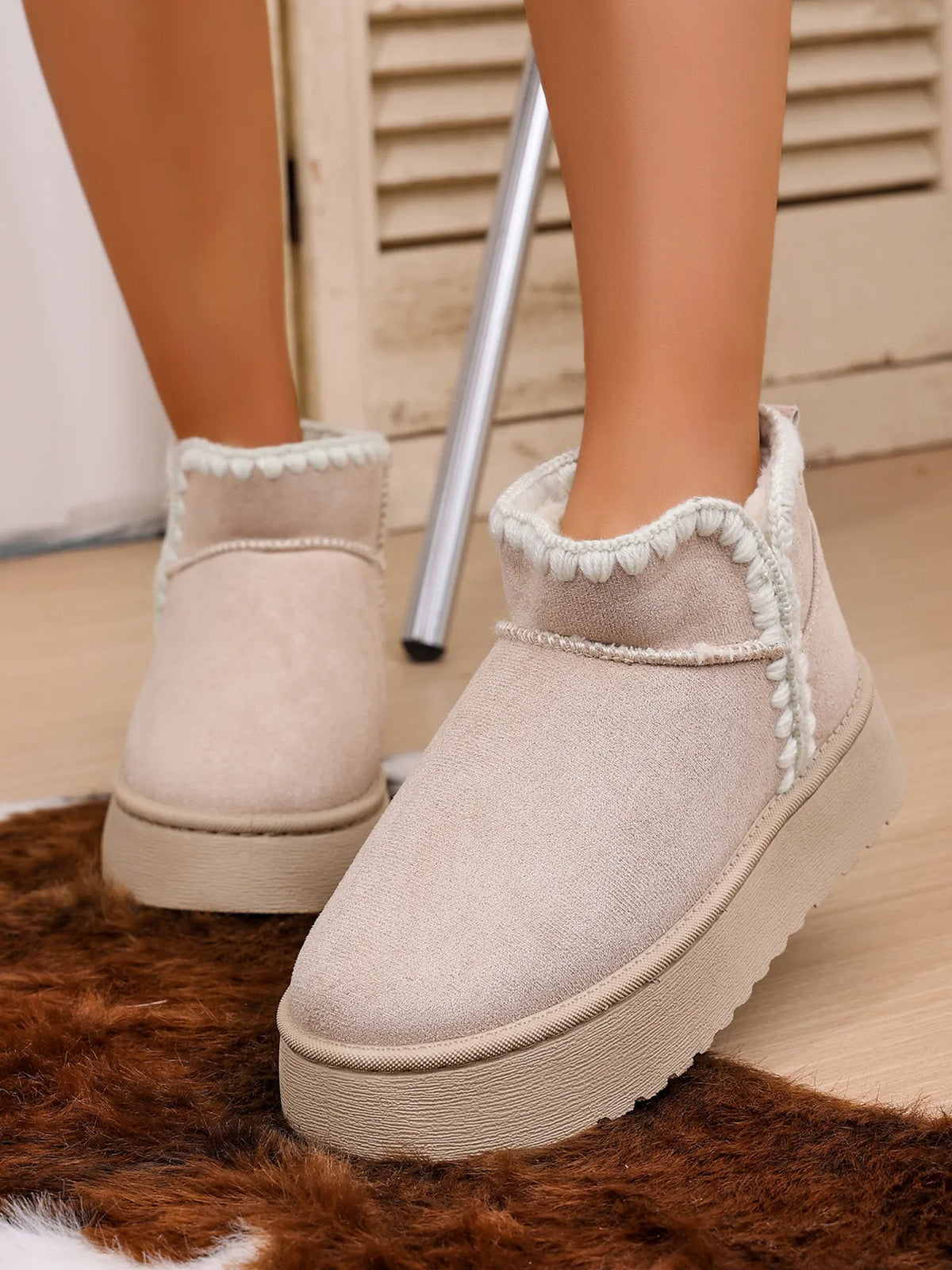 Cozy Winter Ankle Boots with Fluffy Fur Lining - Ladyez