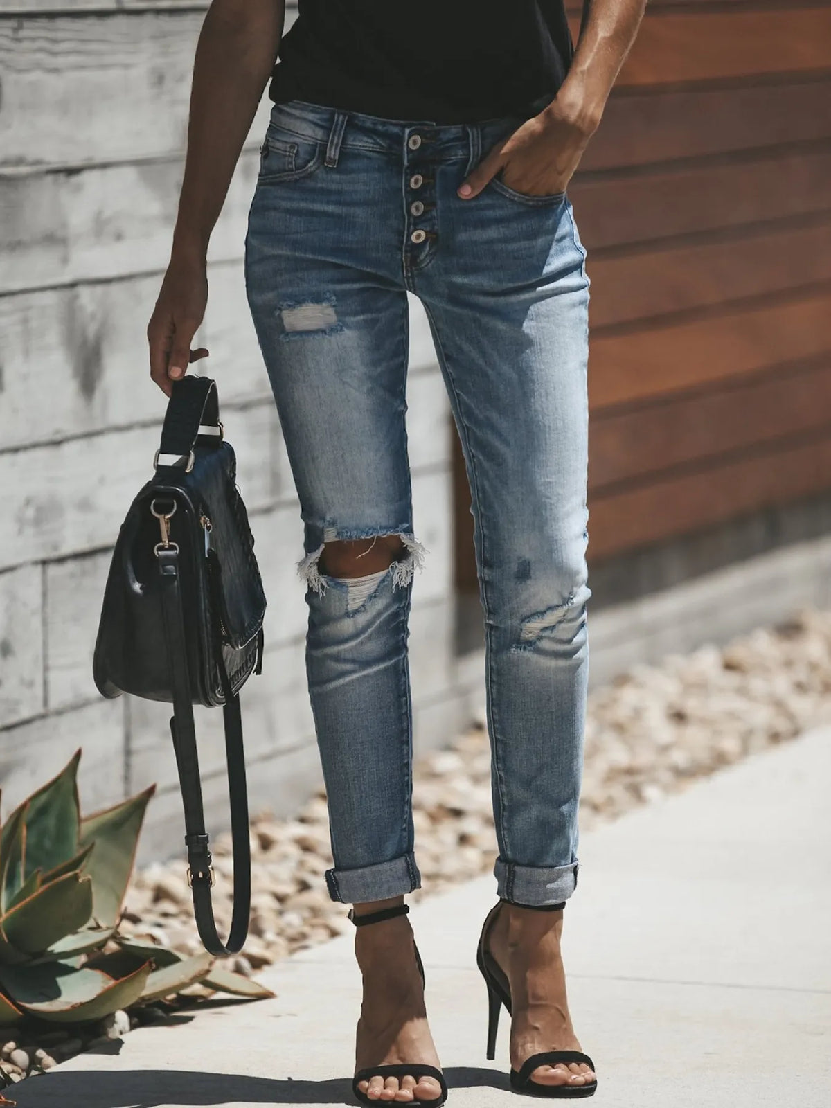 Distressed Button-Fly Skinny Jeans - Ladyez