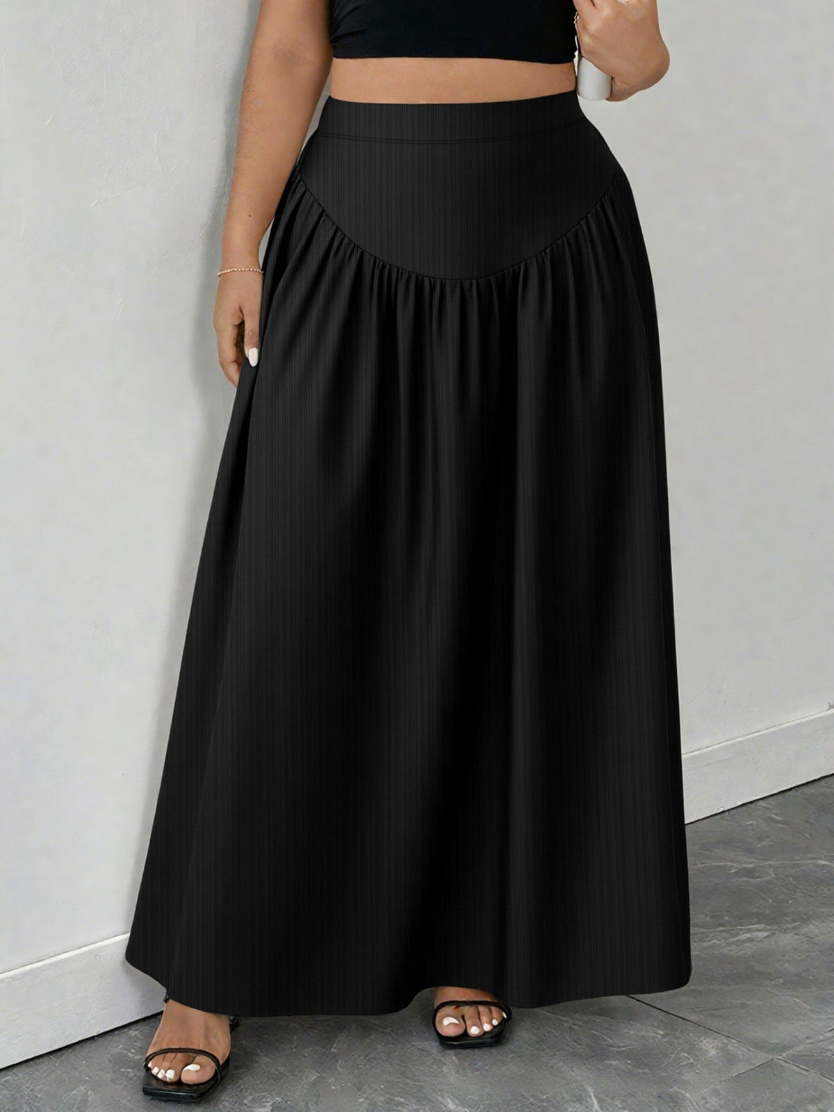 Plus Size Ruched Maxi Skirt with Pockets