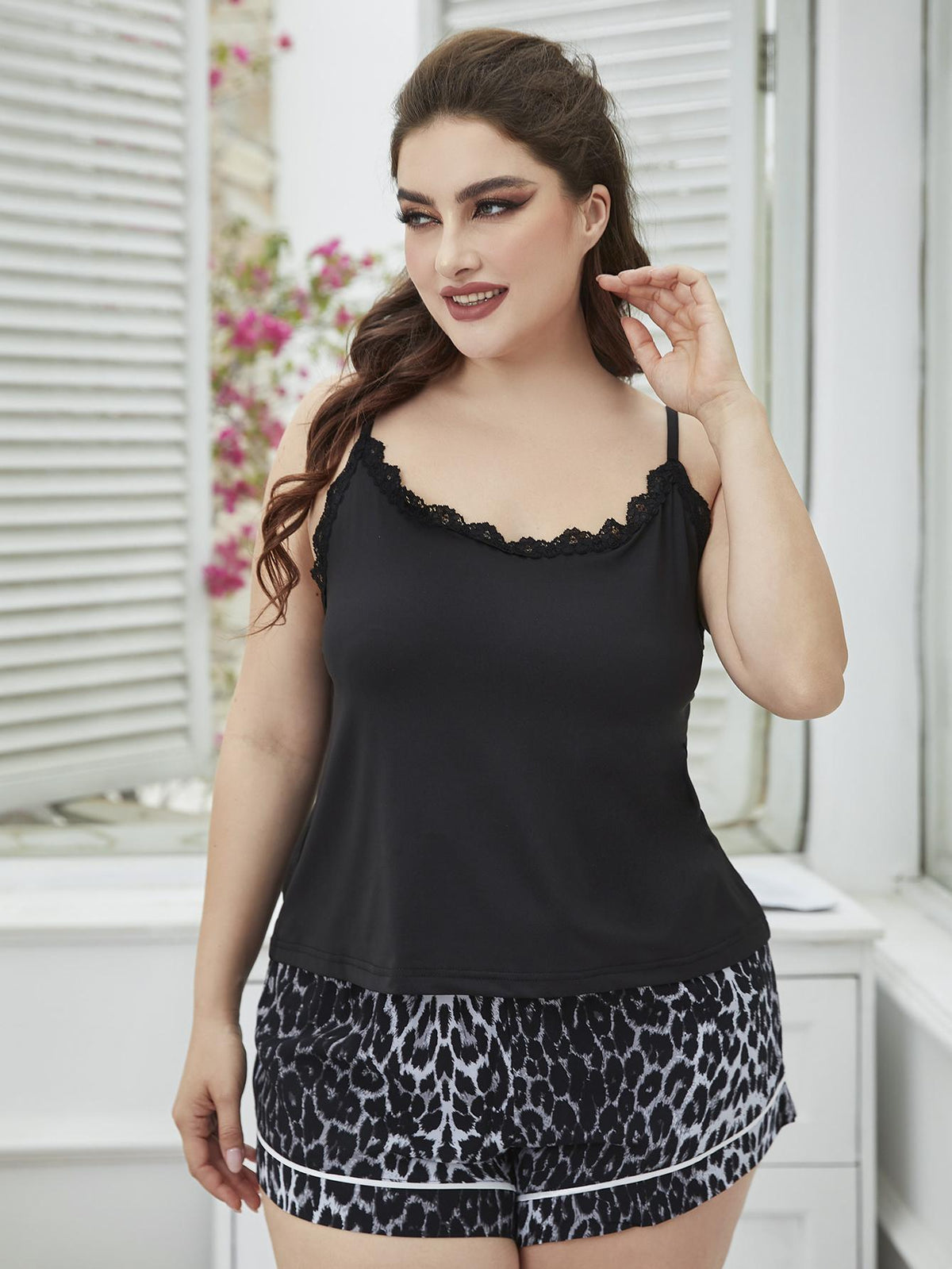 Plus Size Lace Trim Scoop Neck Cami and Printed Shorts Pajama Set - Ladyez