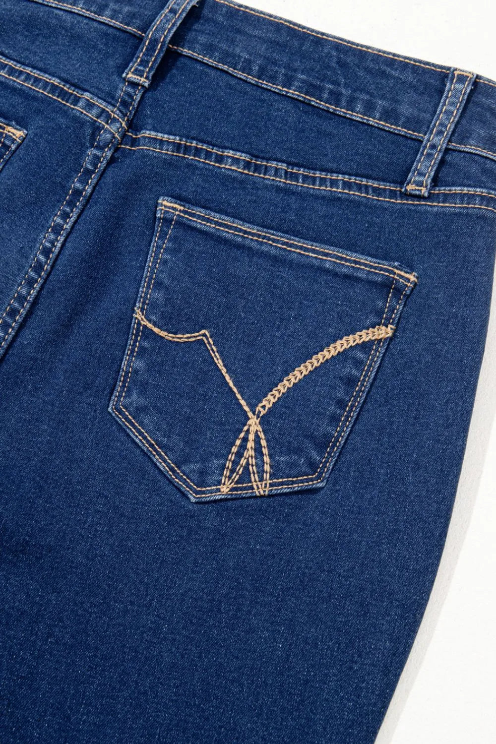 Center Seam Deep Wash Straight Jeans - Ladyez
