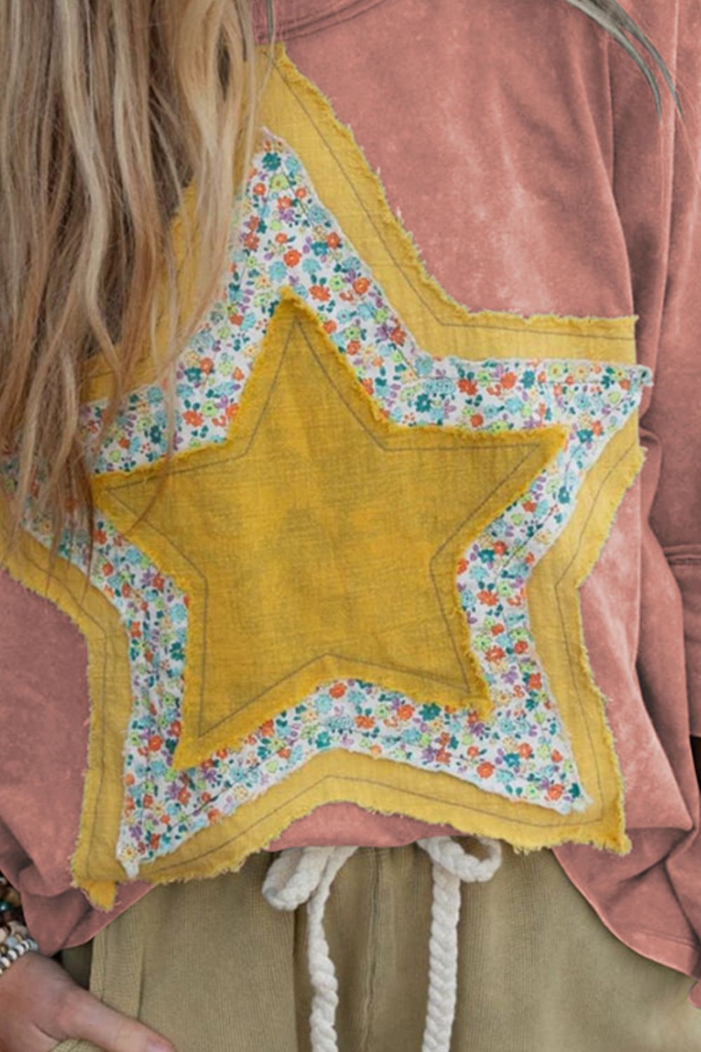 Star Applique Round Neck T-Shirt - Ladyez
