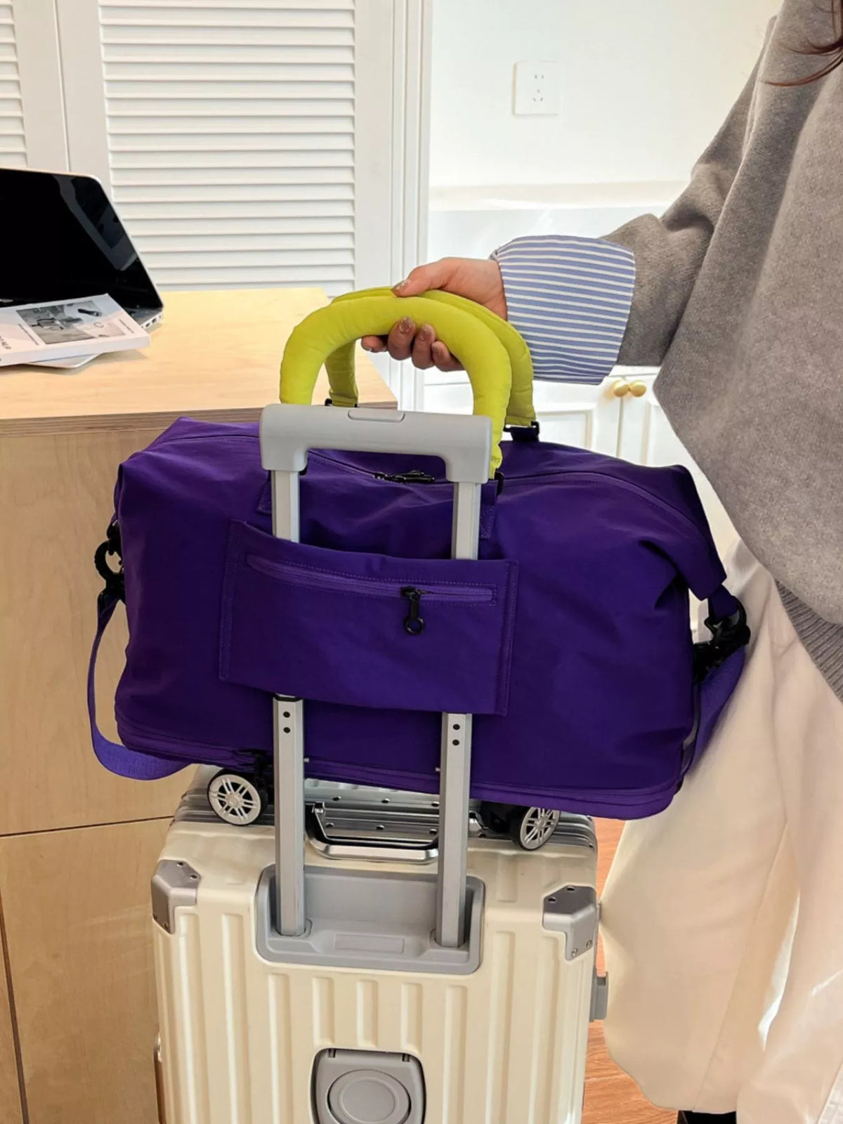 Contrast Handle Travel Bag