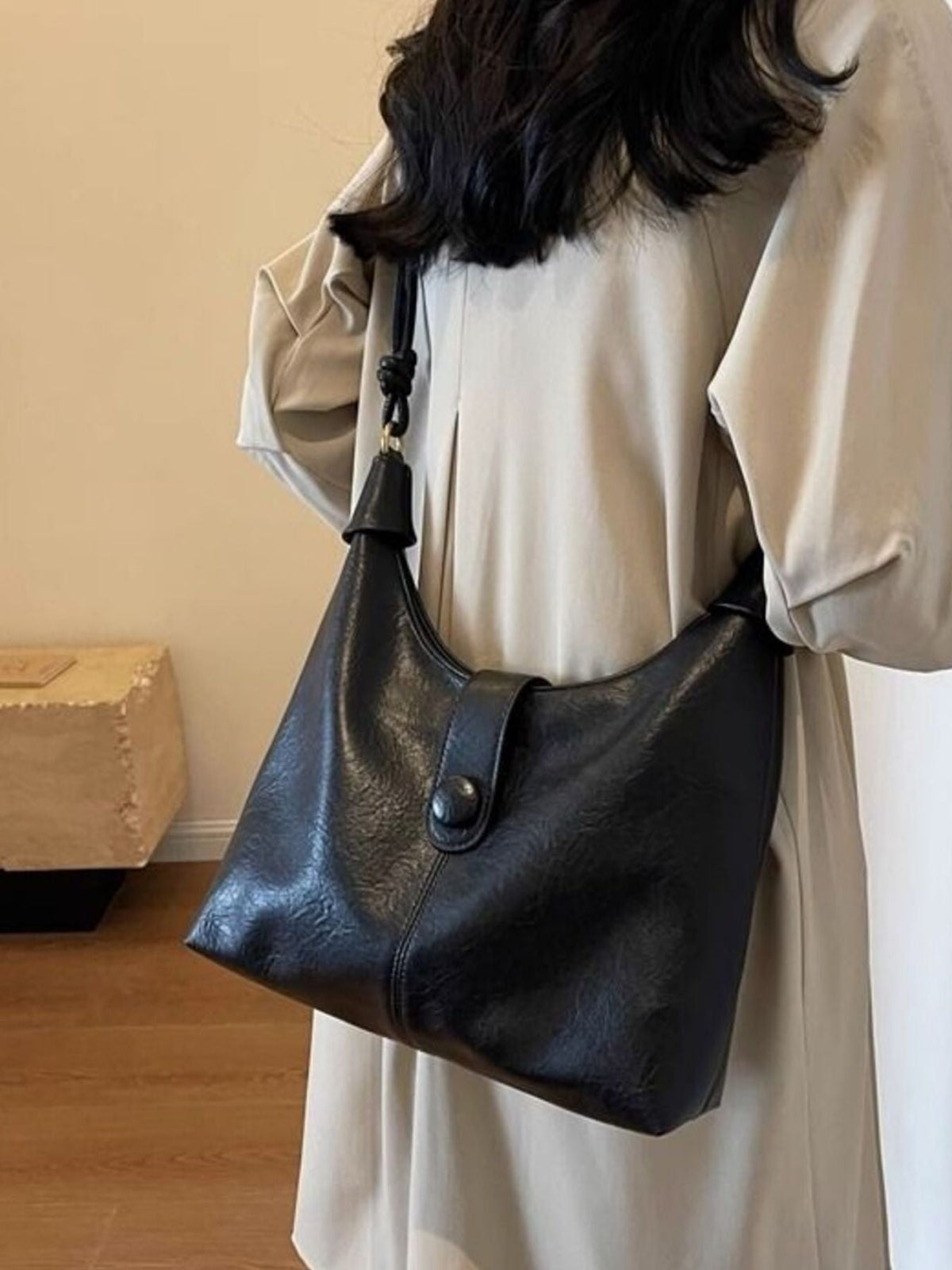 Vintage Buckle Closure Shoulder Bag