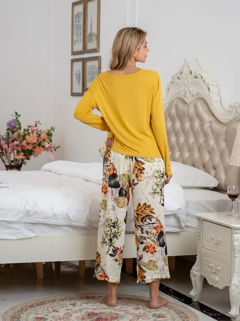 Round Neck Top and Printed Pants Lounge Set - Ladyez