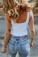 Scoop Neck Sleeveless Bodysuit - Ladyez