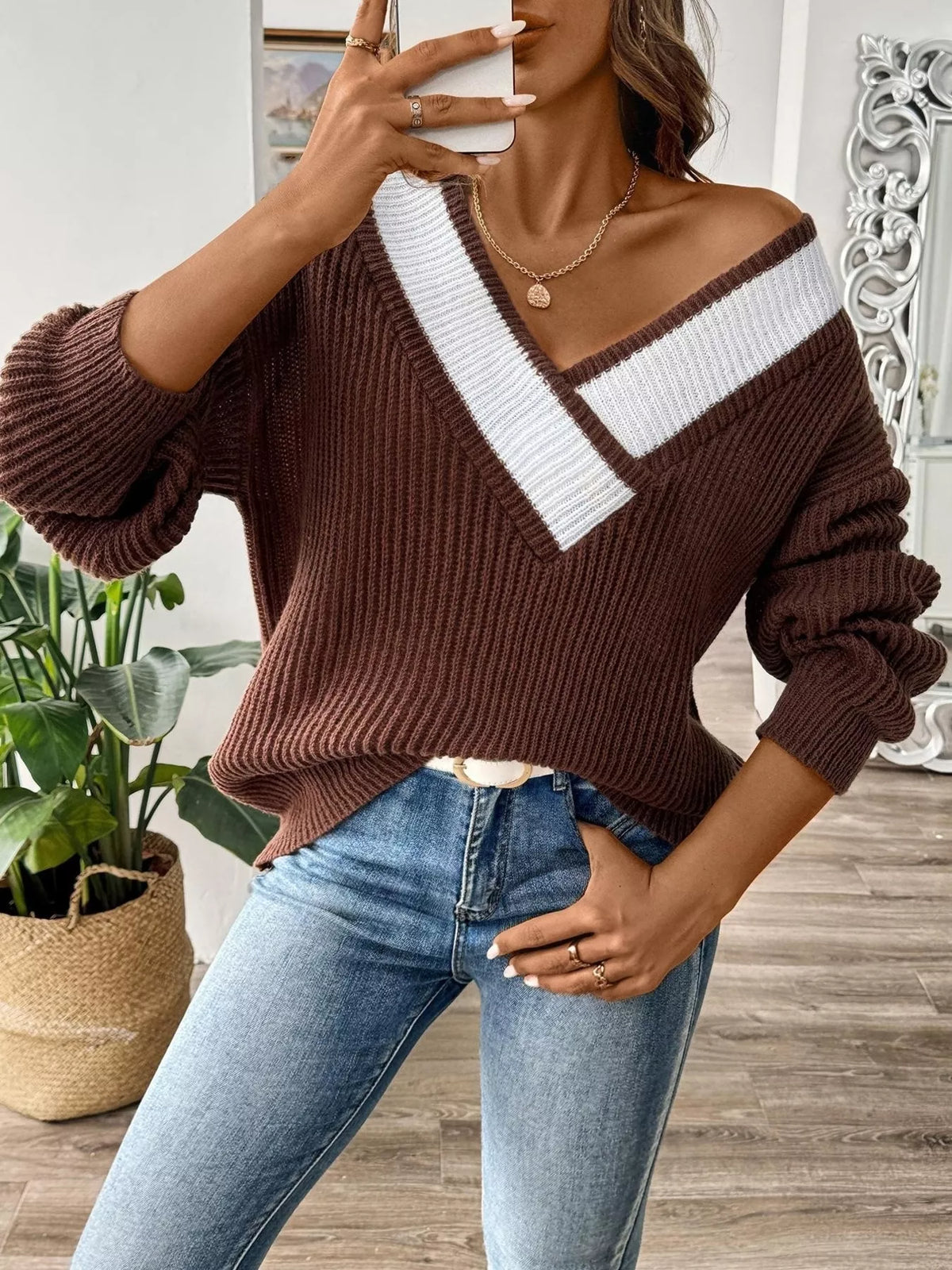 Contrast Trim V-Neck Ribbed Sweater