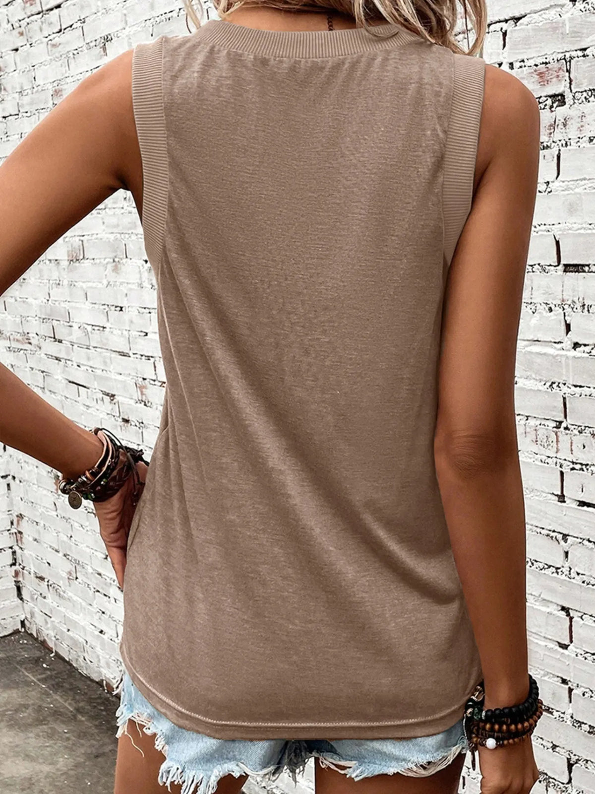 Sequin V-Neck Tank - Ladyez
