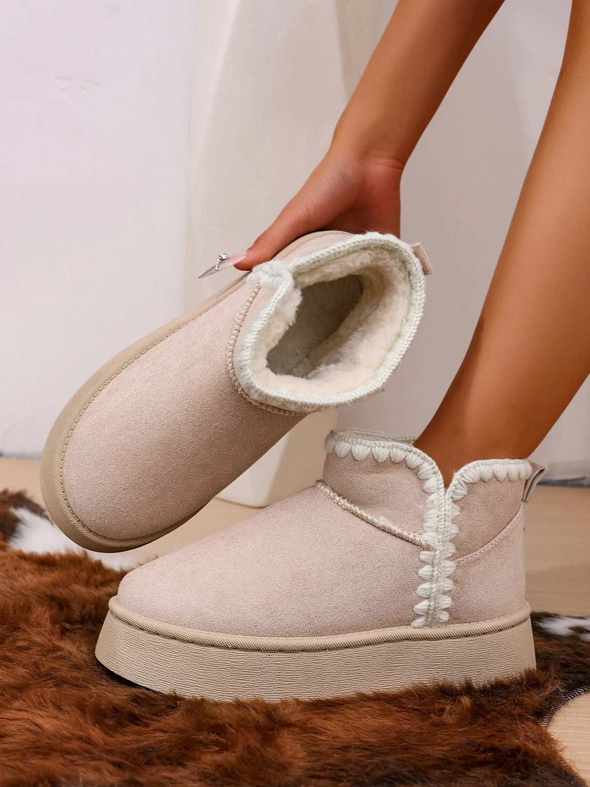Cozy Winter Ankle Boots with Fluffy Fur Lining - Ladyez