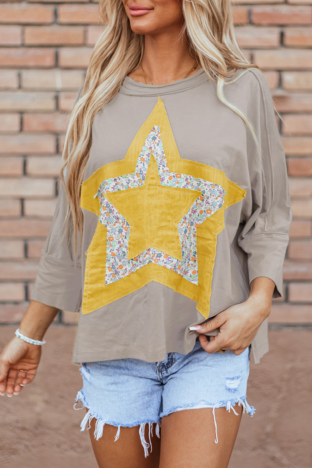 Star Applique Round Neck T-Shirt - Ladyez