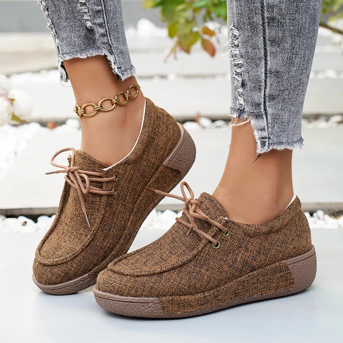 Round ToeLace-Up Sneakers