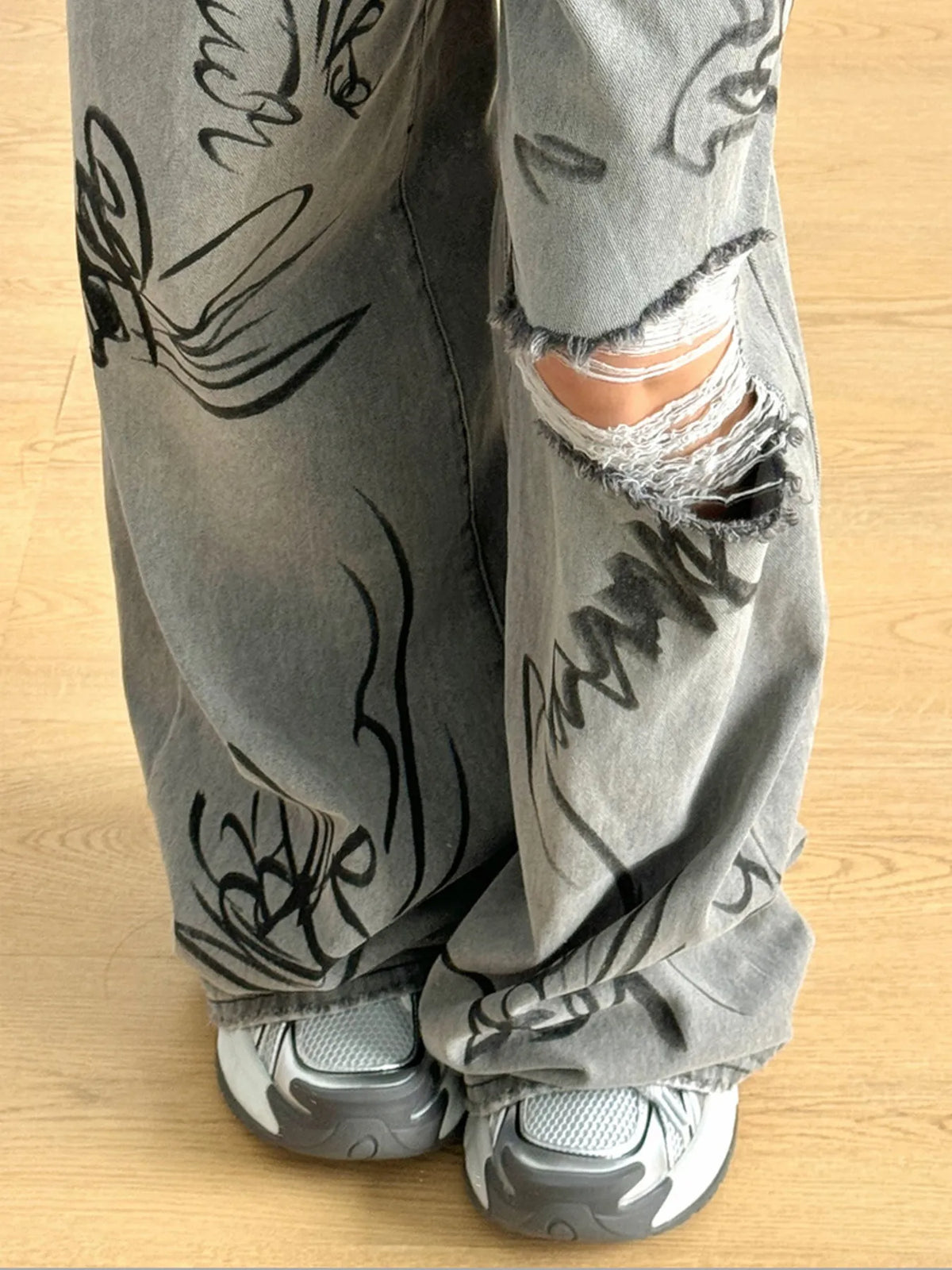 Printed Distressed Wide Leg Jeans - Ladyez